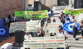 Gli Invisibili in protesta al Campidoglio